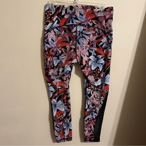 Lululemon Lush Lillies Multi print train times 7/8 pant
